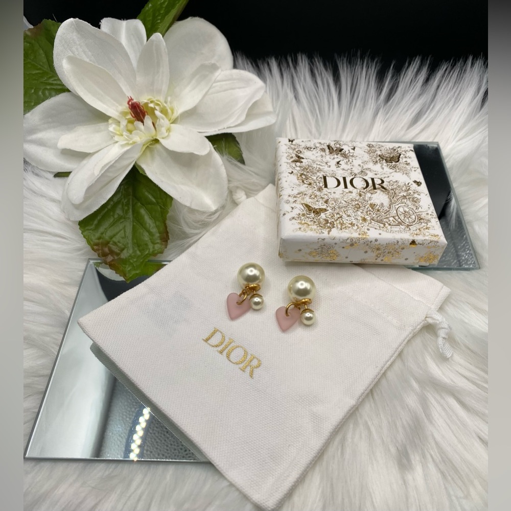New DIOR TRIBALES White Resin Pearl Earrings with Pink Frosted Heart Charms